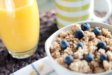 ¿A través del desayuno se puede lograr mejorar el ánimo y la energía?